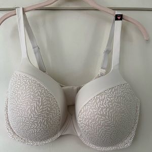 Victoria’s Secret Body by Victoria Bra 38DDD TAG ON